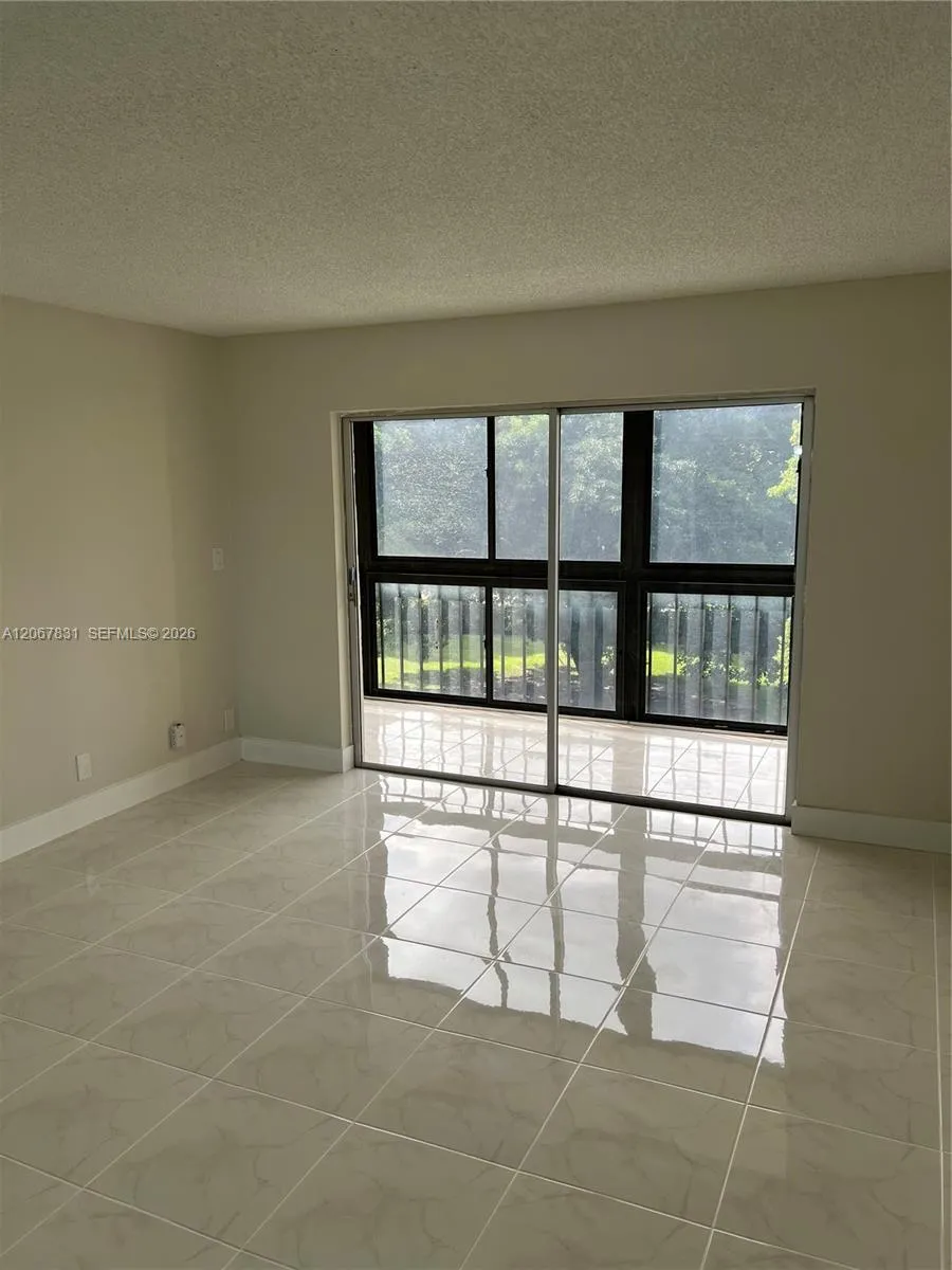 5900 NW 44th St #405 Lauderhill, FL 33319