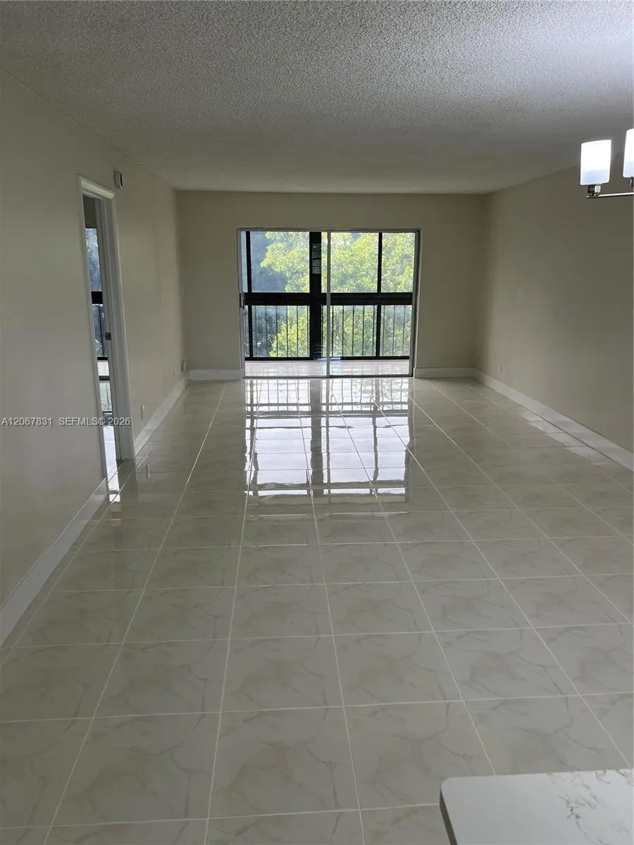 5900 NW 44th St #405 Lauderhill, FL 33319