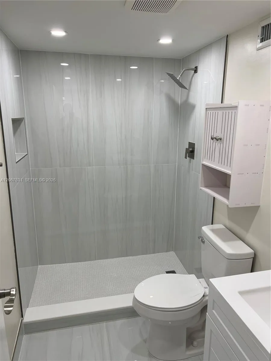 5900 NW 44th St #405 Lauderhill, FL 33319