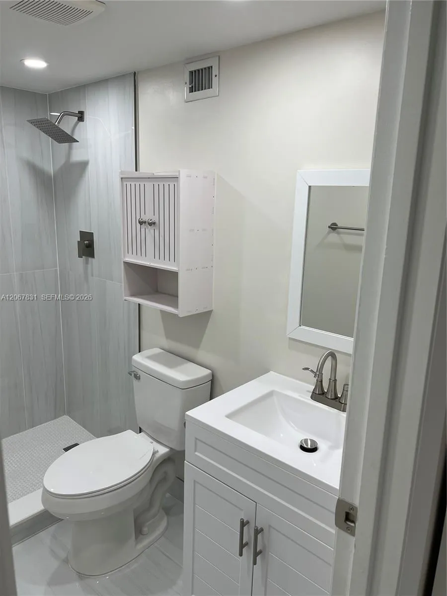 5900 NW 44th St #405 Lauderhill, FL 33319