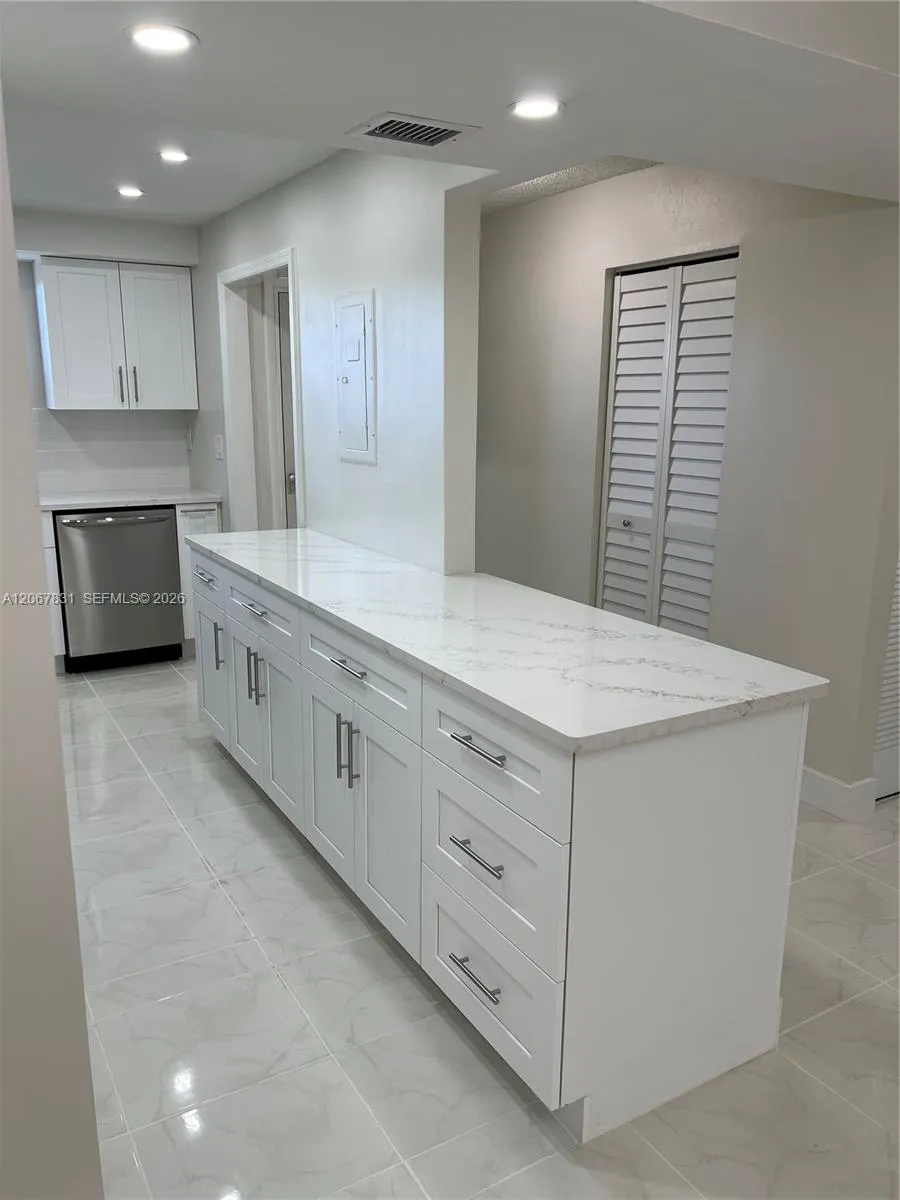 5900 NW 44th St #405 Lauderhill, FL 33319