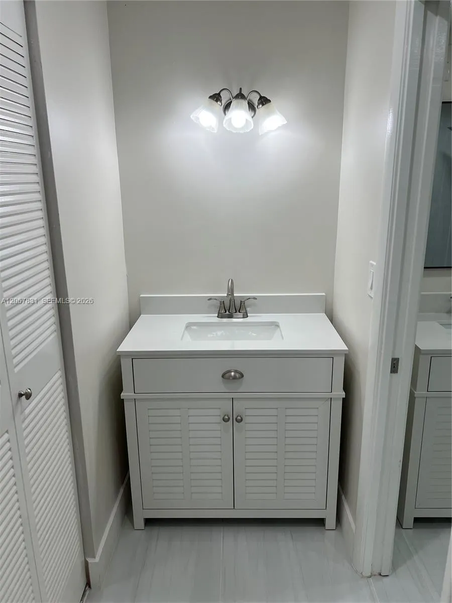 5900 NW 44th St #405 Lauderhill, FL 33319