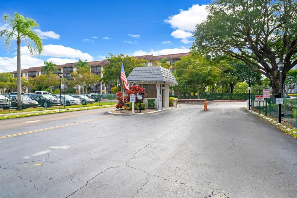 5900 NW 44th St #405 Lauderhill, FL 33319