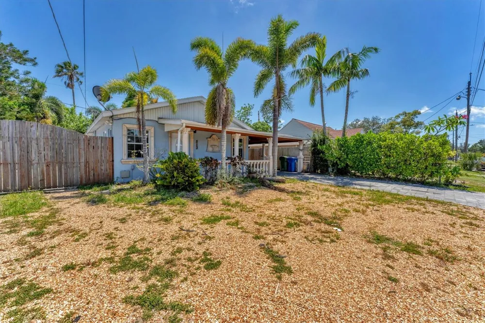 513 25TH AVENUE W Bradenton, FL 34205