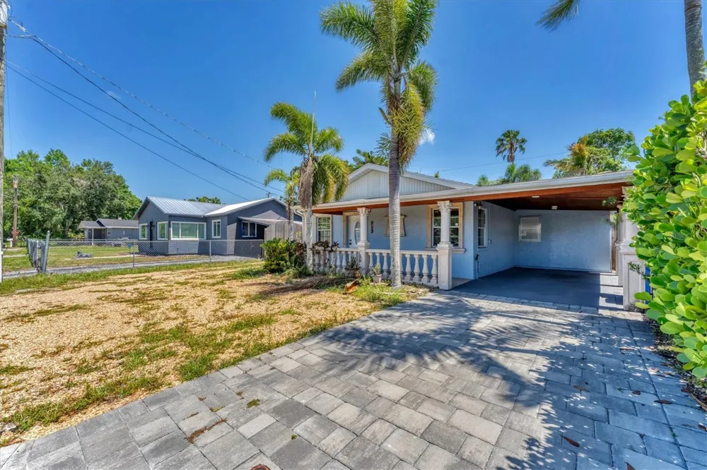 513 25TH AVENUE W Bradenton, FL 34205