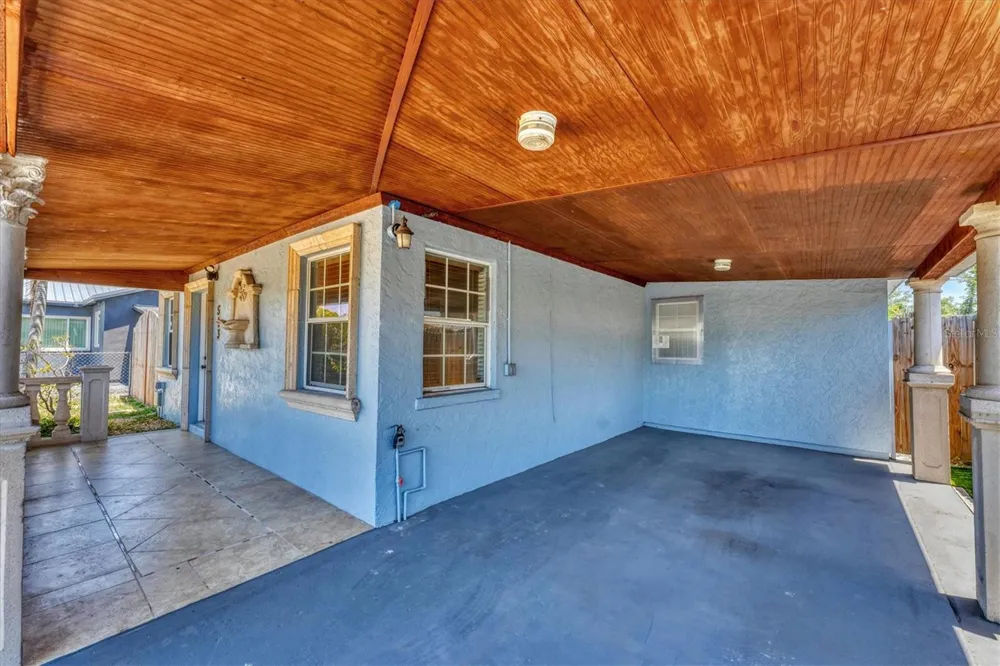 513 25TH AVENUE W Bradenton, FL 34205