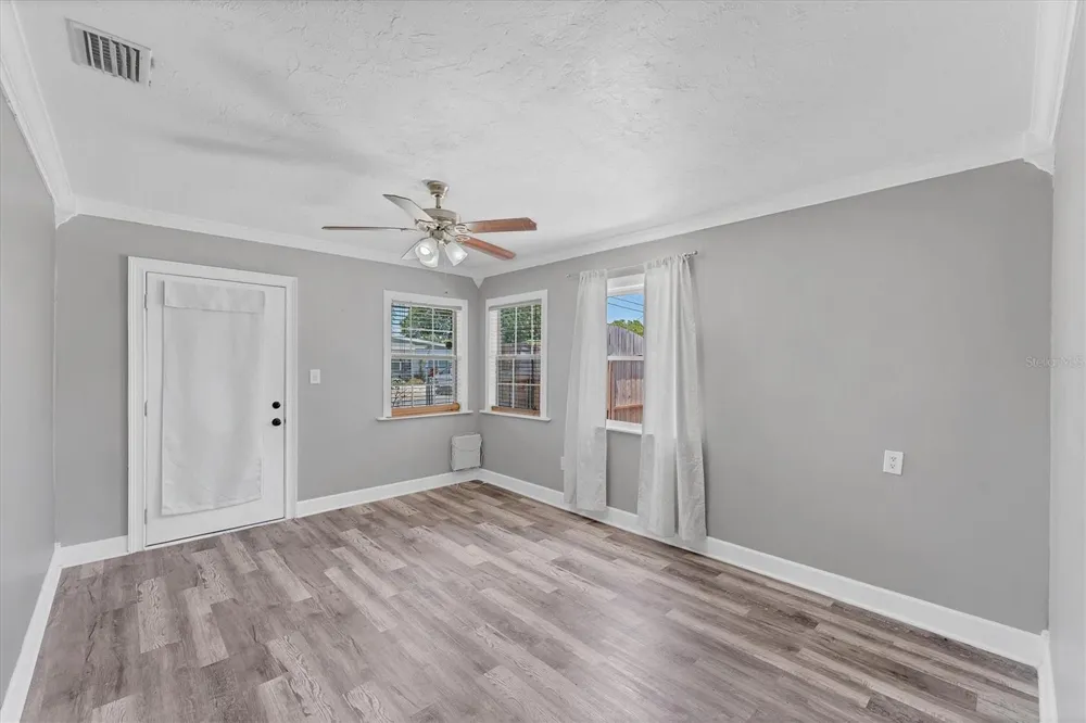 513 25TH AVENUE W Bradenton, FL 34205