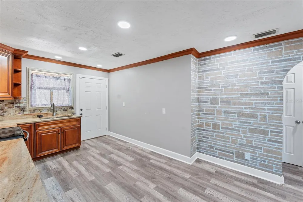 513 25TH AVENUE W Bradenton, FL 34205
