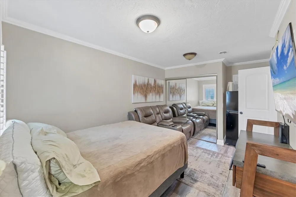 513 25TH AVENUE W Bradenton, FL 34205