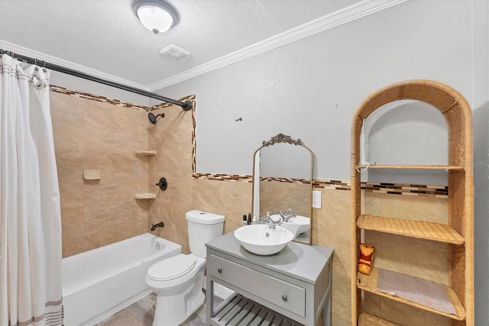 513 25TH AVENUE W Bradenton, FL 34205