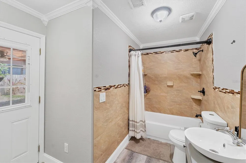 513 25TH AVENUE W Bradenton, FL 34205