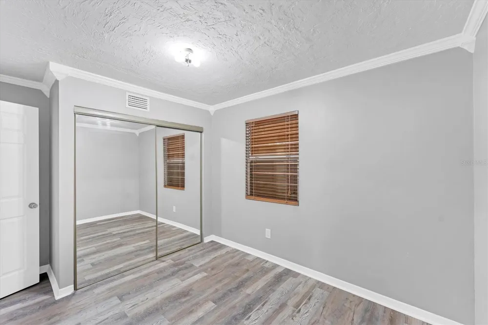 513 25TH AVENUE W Bradenton, FL 34205