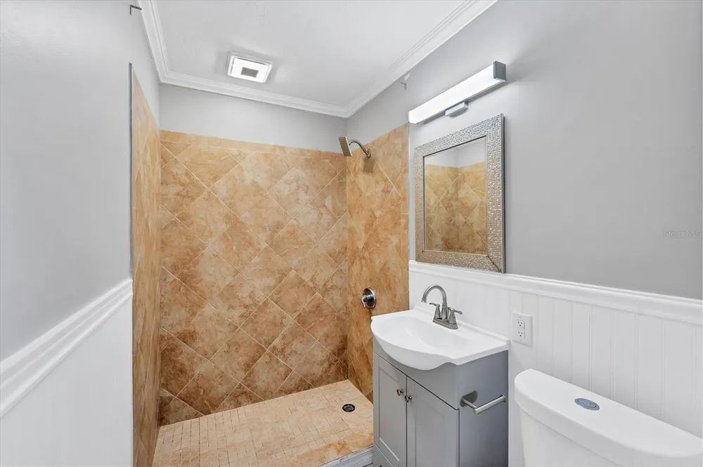 513 25TH AVENUE W Bradenton, FL 34205