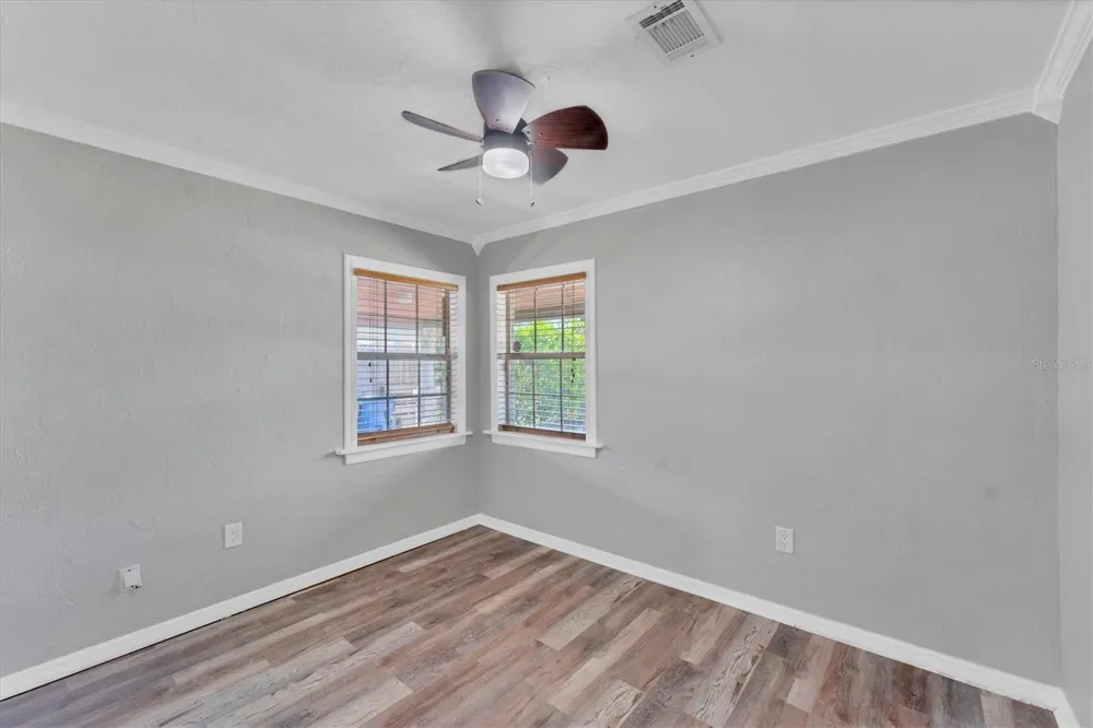 513 25TH AVENUE W Bradenton, FL 34205