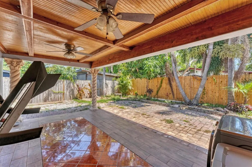 513 25TH AVENUE W Bradenton, FL 34205