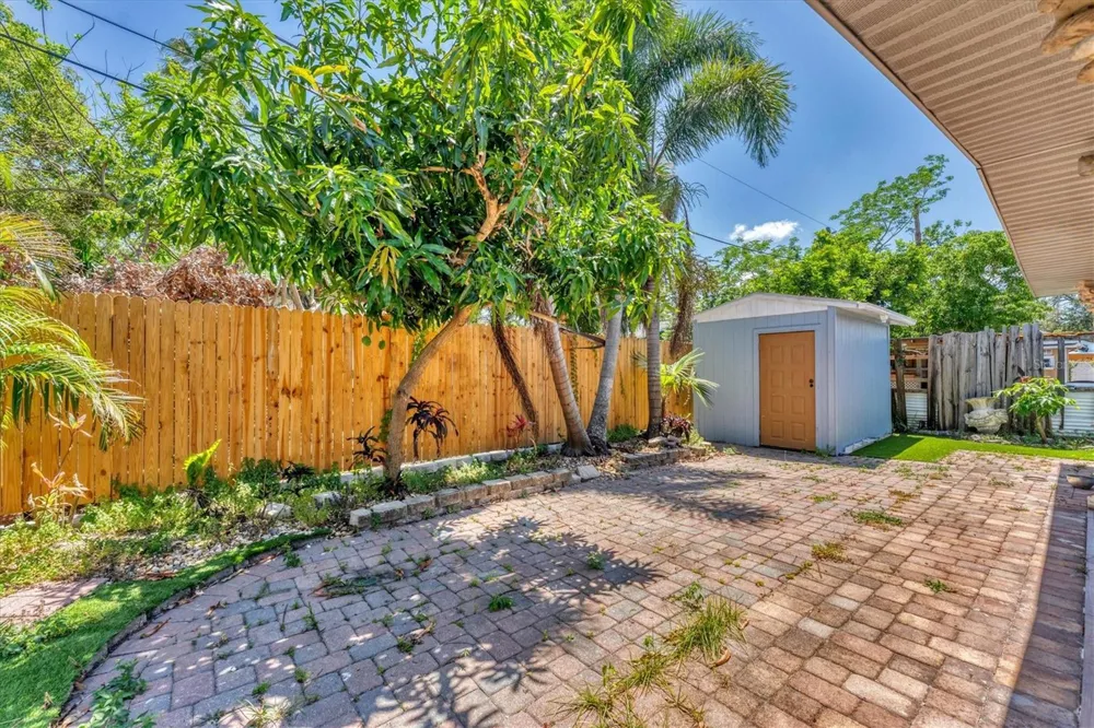 513 25TH AVENUE W Bradenton, FL 34205