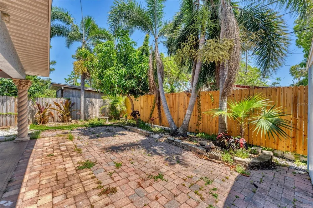 513 25TH AVENUE W Bradenton, FL 34205