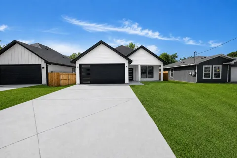 307 E 13th