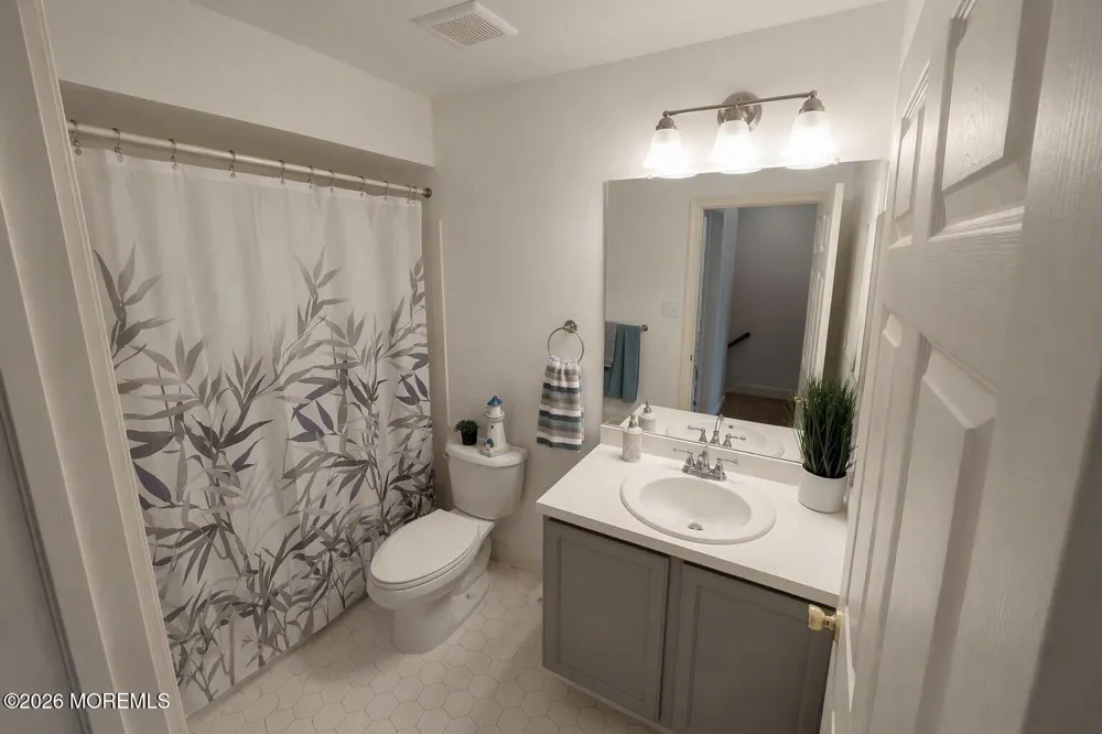 53 Grassmere Court #5 Freehold, NJ 07728