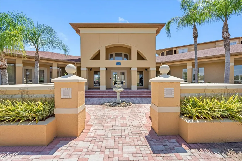 4323 BAYSIDE VILLAGE DRIVE #329 Tampa, FL 33615