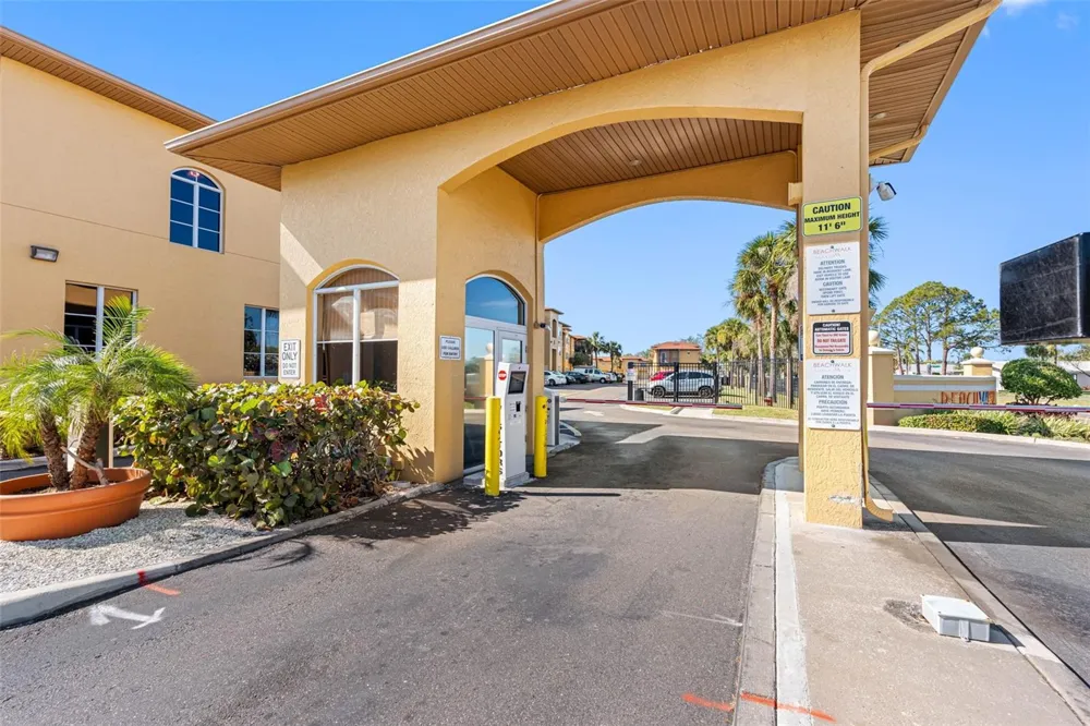 4323 BAYSIDE VILLAGE DRIVE #329 Tampa, FL 33615