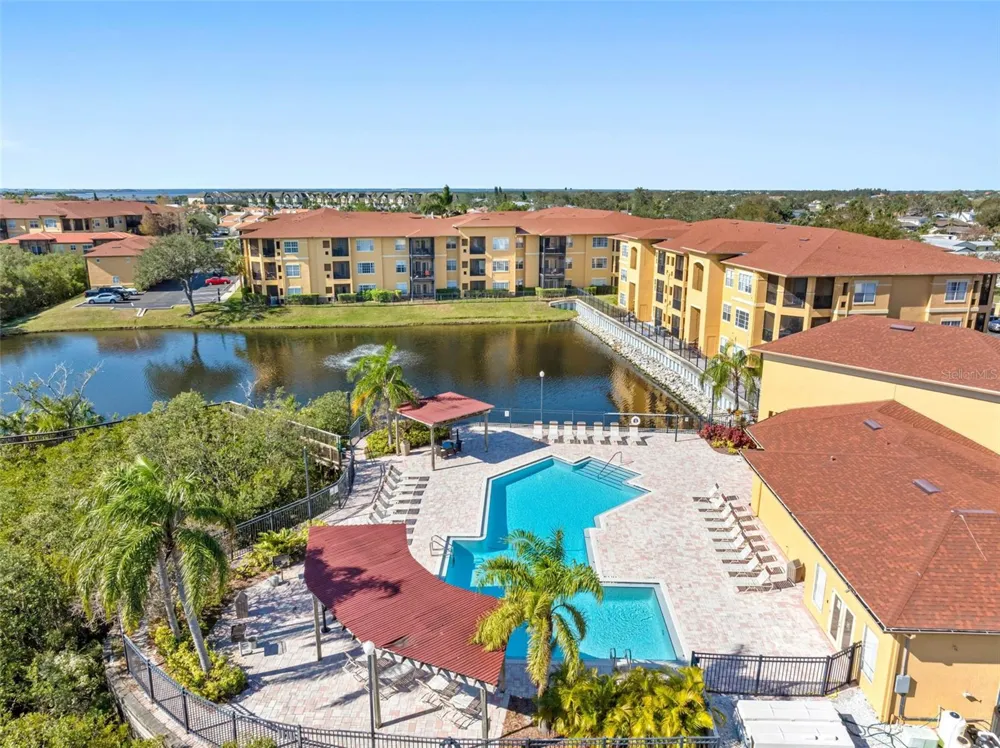 4323 BAYSIDE VILLAGE DRIVE #329 Tampa, FL 33615