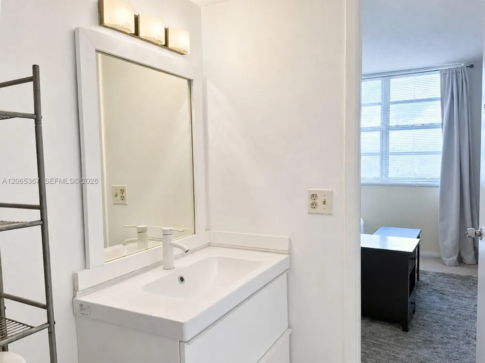 2841 NE 163rd St #608 North Miami Beach, FL 33160