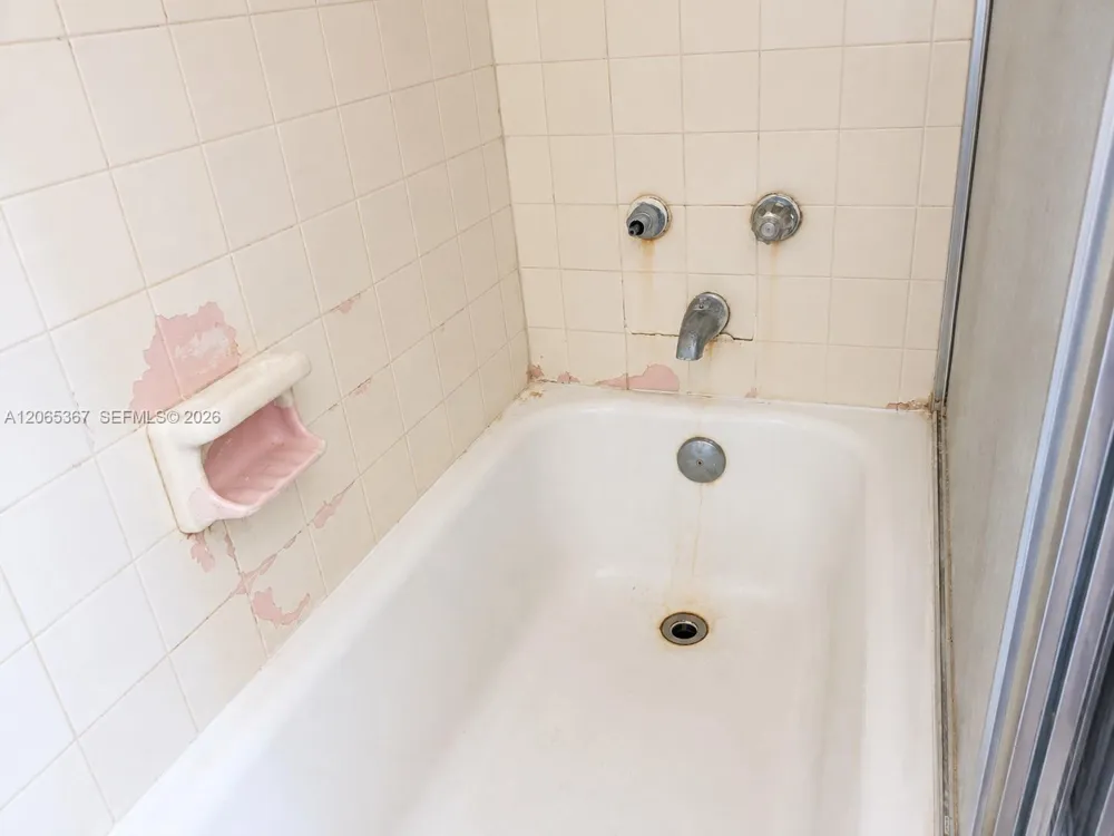 2841 NE 163rd St #608 North Miami Beach, FL 33160
