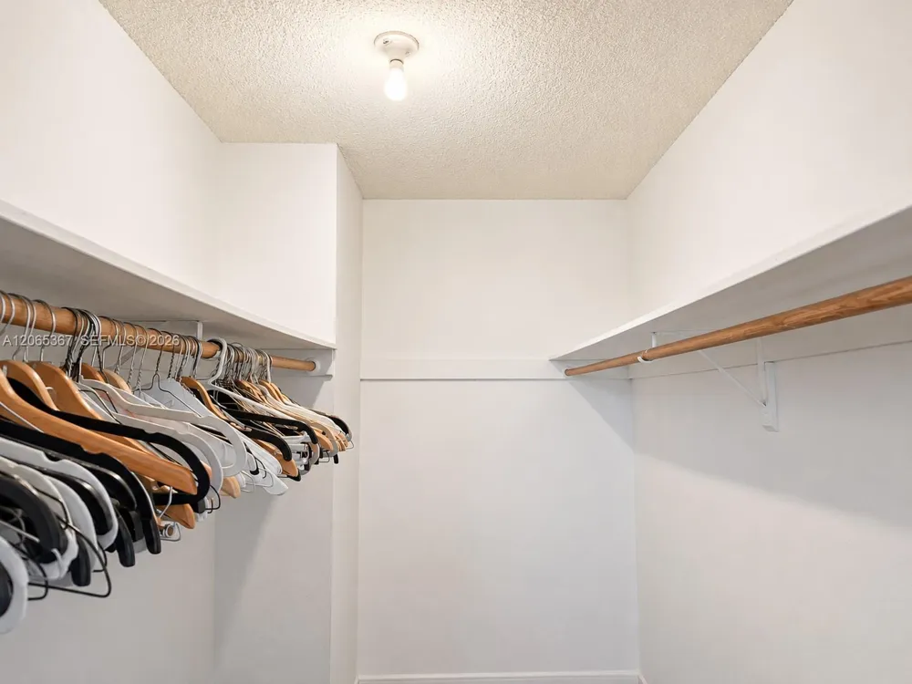 2841 NE 163rd St #608 North Miami Beach, FL 33160
