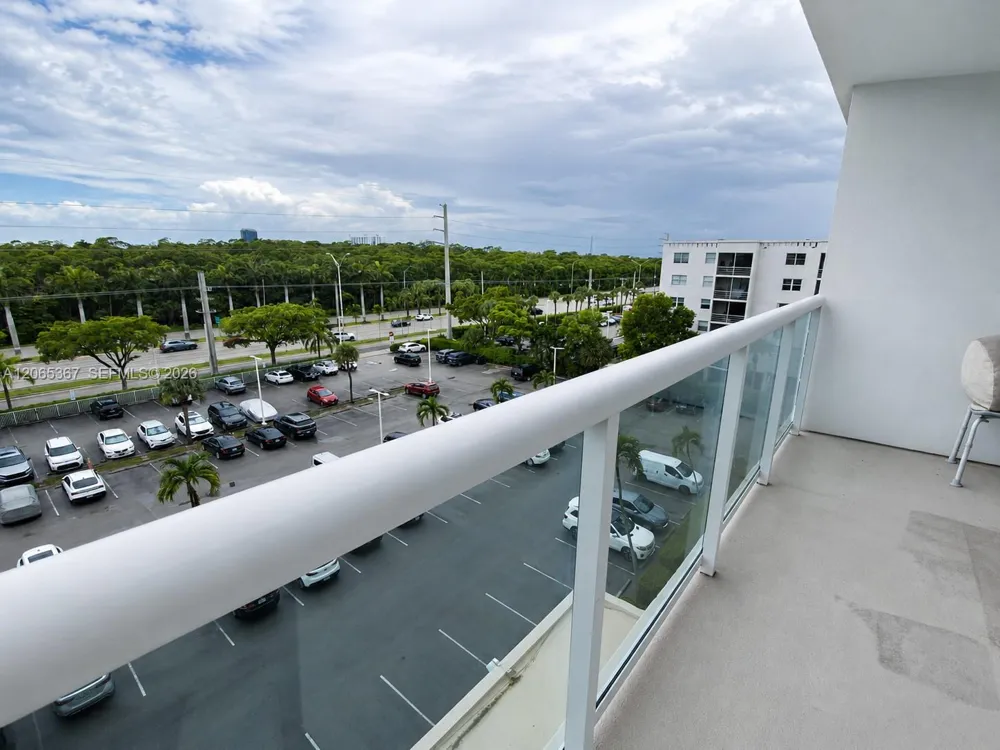 2841 NE 163rd St #608 North Miami Beach, FL 33160
