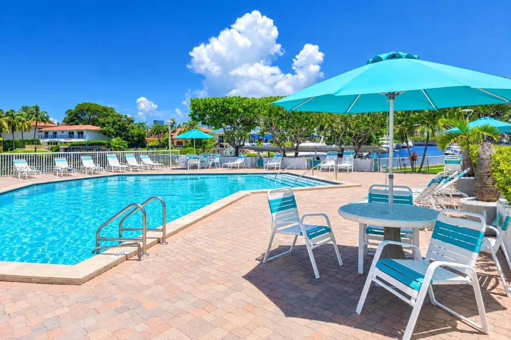 2841 NE 163rd St #608 North Miami Beach, FL 33160