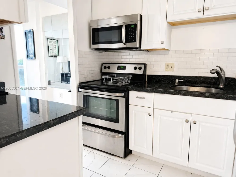 2841 NE 163rd St #608 North Miami Beach, FL 33160