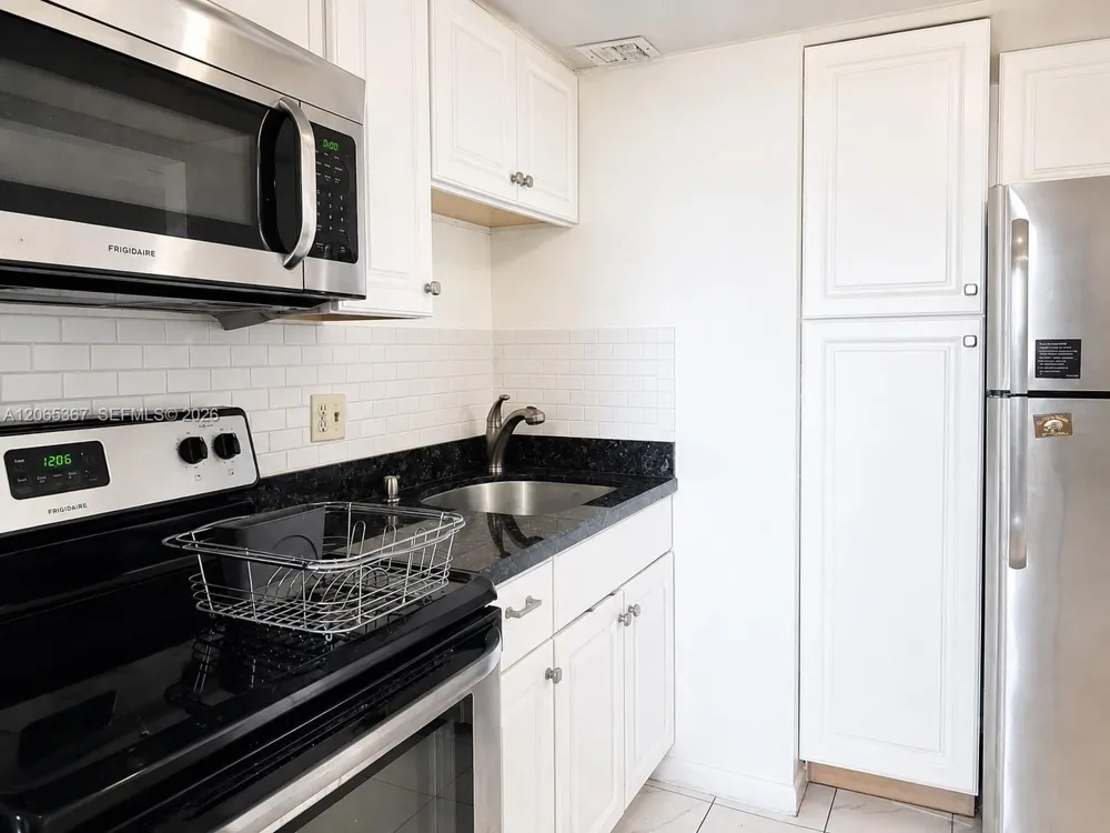 2841 NE 163rd St #608 North Miami Beach, FL 33160