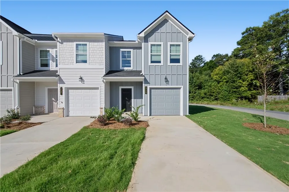 329 Rolling Green Road Adairsville, GA 30103