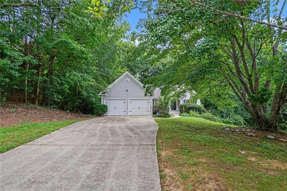 245 London Lane Hiram, GA 30141