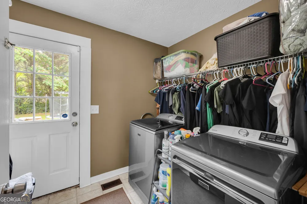 43 Hood ST Commerce, GA 30529
