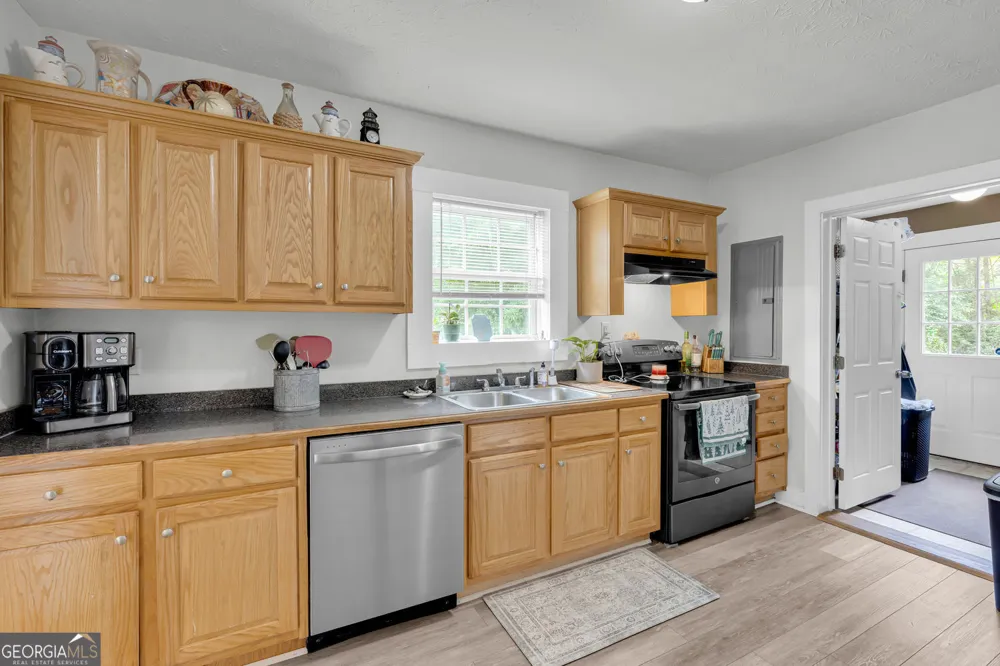 43 Hood ST Commerce, GA 30529