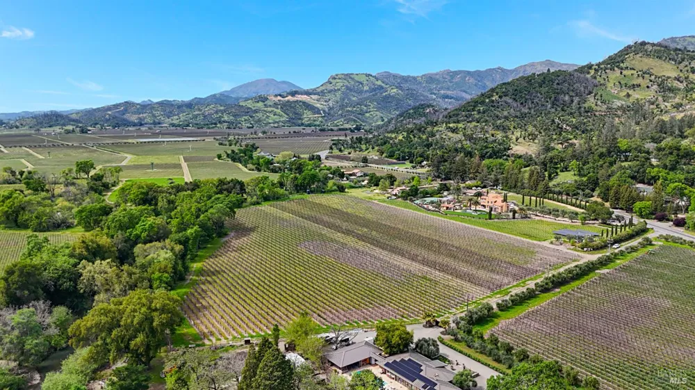 3867 Silverado Trail Calistoga, CA 94515
