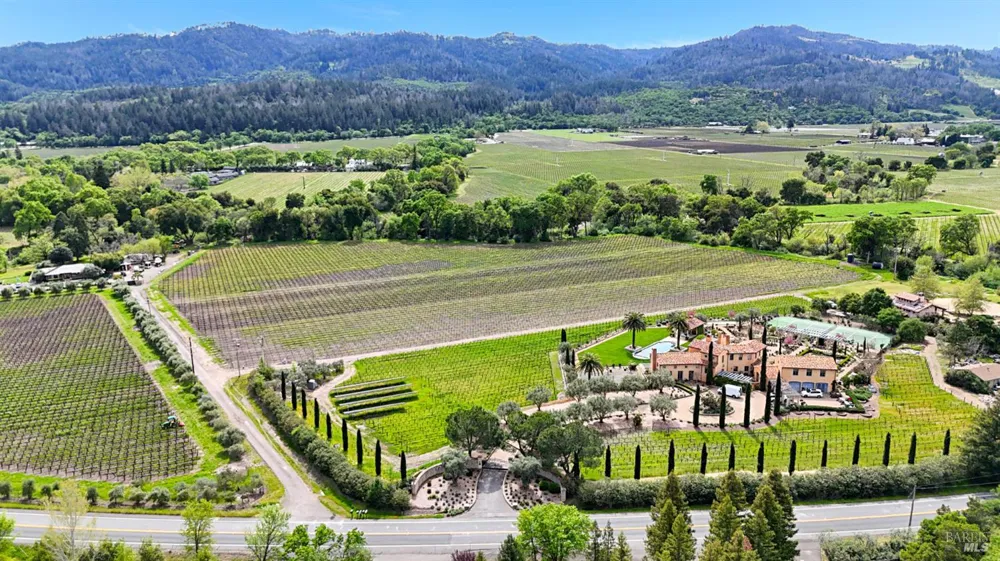 3867 Silverado Trail Calistoga, CA 94515