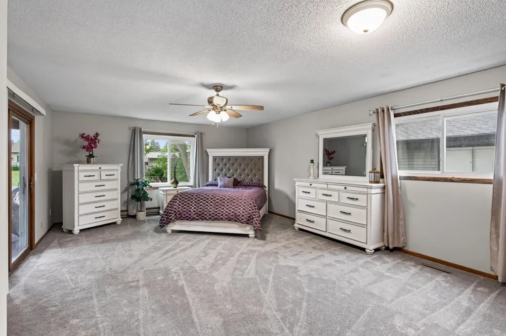 6364 Dawn Way Inver Grove Heights, MN 55076