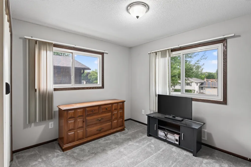 6364 Dawn Way Inver Grove Heights, MN 55076