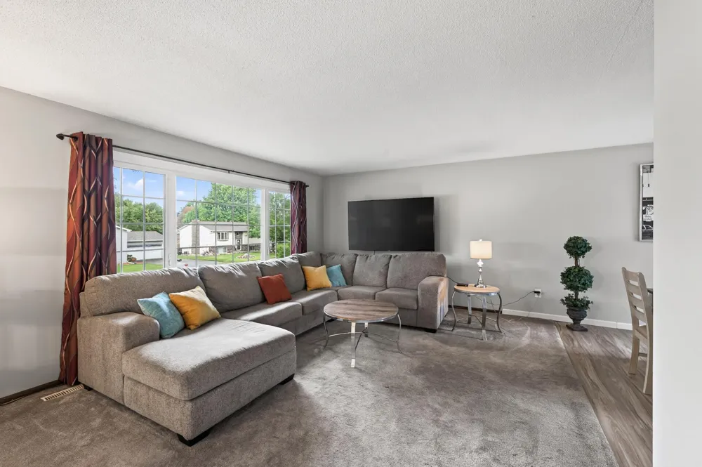 6364 Dawn Way Inver Grove Heights, MN 55076