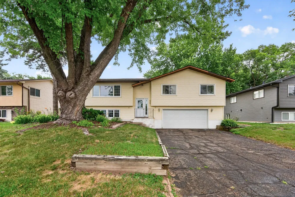 6364 Dawn Way Inver Grove Heights, MN 55076