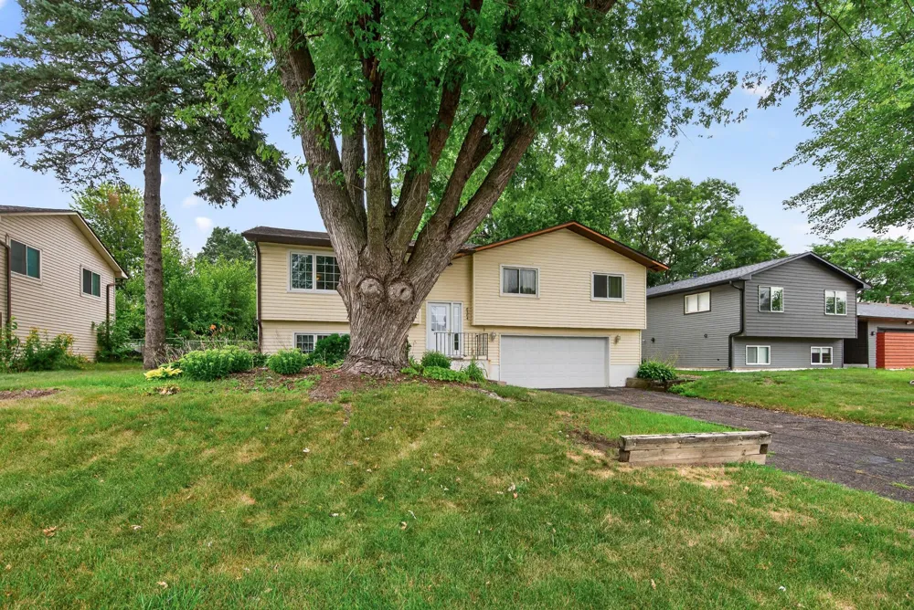6364 Dawn Way Inver Grove Heights, MN 55076