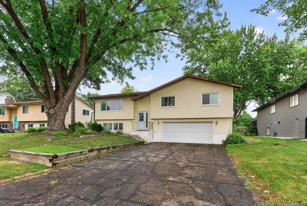 6364 Dawn Way Inver Grove Heights, MN 55076