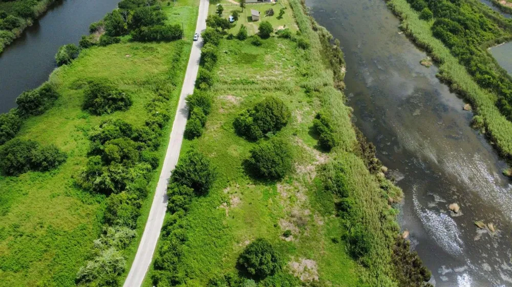 2203 Duncan Drive Oyster Creek, TX 77541