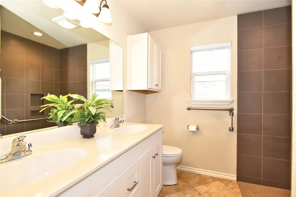 303 E 126th Street S Jenks, OK 74037