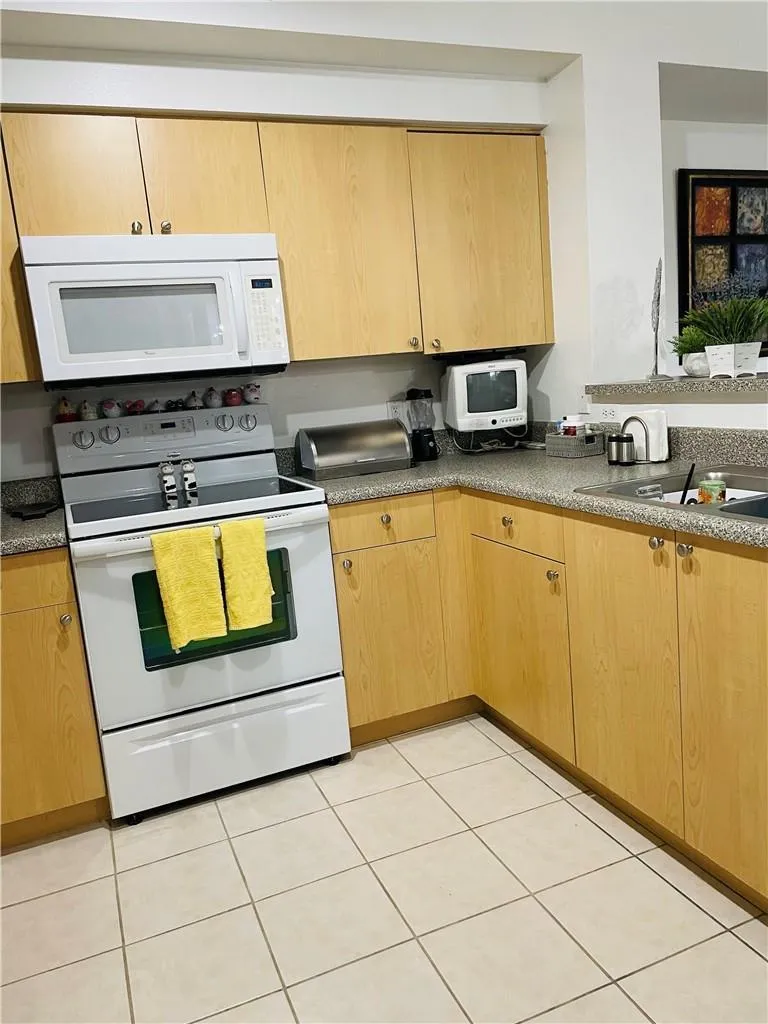 8020 NOB HILL ROAD #206 Tamarac, FL 33321