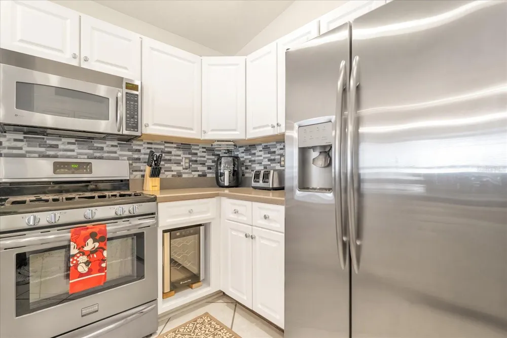 111 PINEWOOD DRIVE Davenport, FL 33896