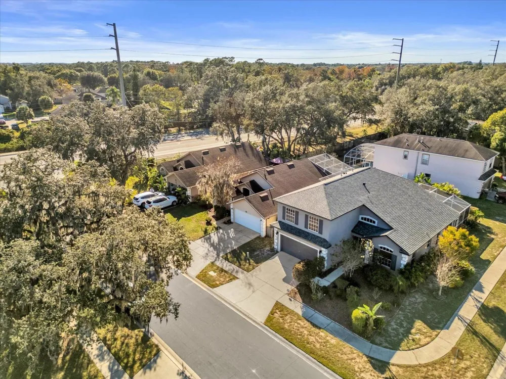111 PINEWOOD DRIVE Davenport, FL 33896
